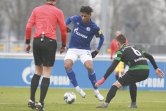 Testspiel FC Schalke 04 -  Preußen Münster
18.01.2020
Foto: S. Sanders

Schiedsrichter Florian Exner, Jean-Clair Todibo, Nico Brandenburger (Münster)