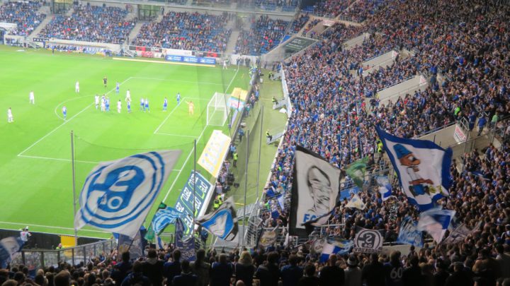 Schalke macht das Spiel, Hoffenheim die Tore – und die Fans sind schon im Derbyfieber