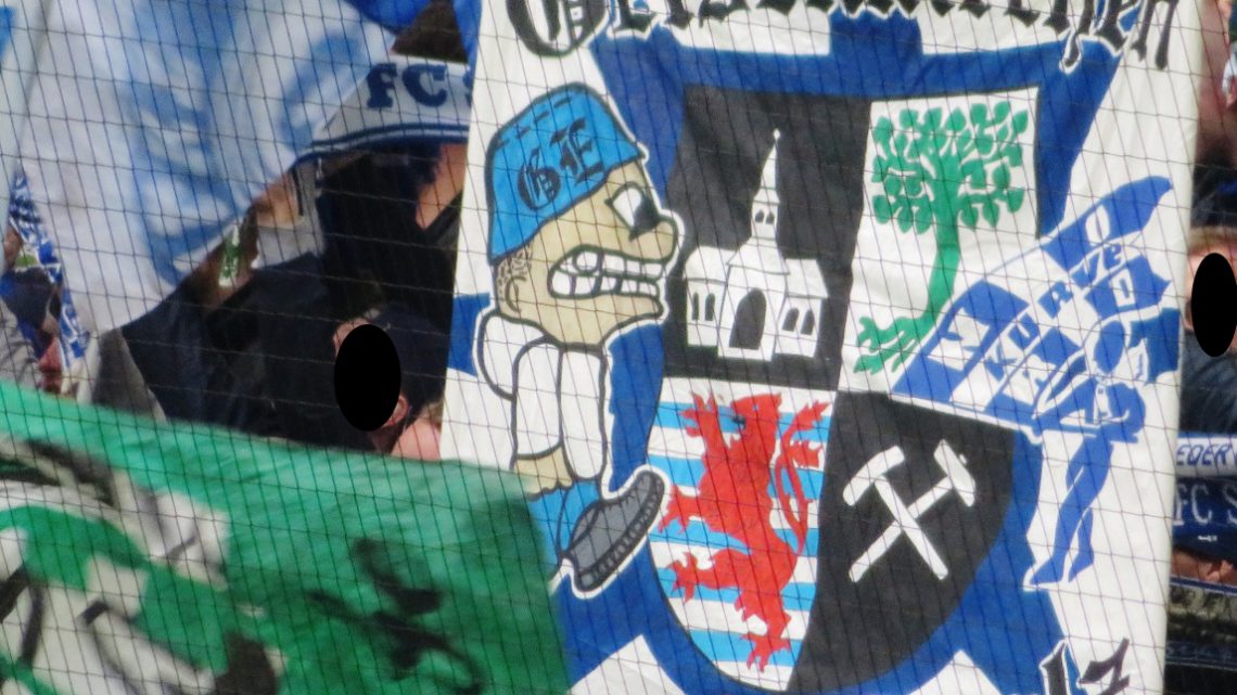 Schalke setzt Sieglos-Serie fort – frustrierte Fans setzen Hoffnung aufs Derby