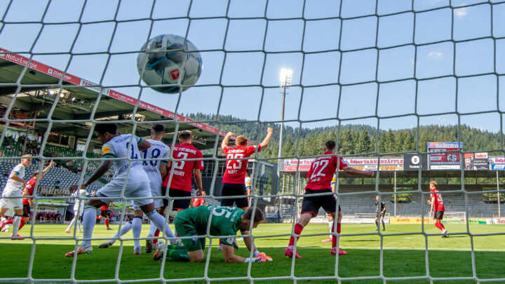 Schalke wird vom Sportclub Freiburg überrumpelt