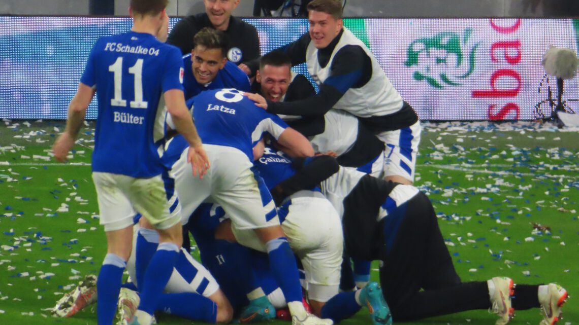 Schalke – Heidenheim 3:0: Spitzenreiter und Traumtor – Schalke feiert
