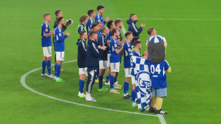 Schalke – Augsburg 2:3: Aufholjagd wird nicht belohnt, nur die Nordkurve tröstet