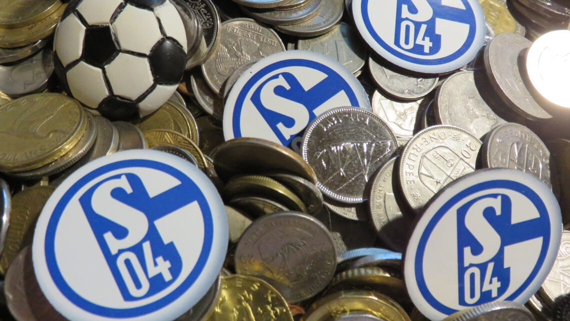 Schalkes Halbjahresbilanz 2022: Schwieriger Spagat zwischen Insolvenz und Kaputtsparen