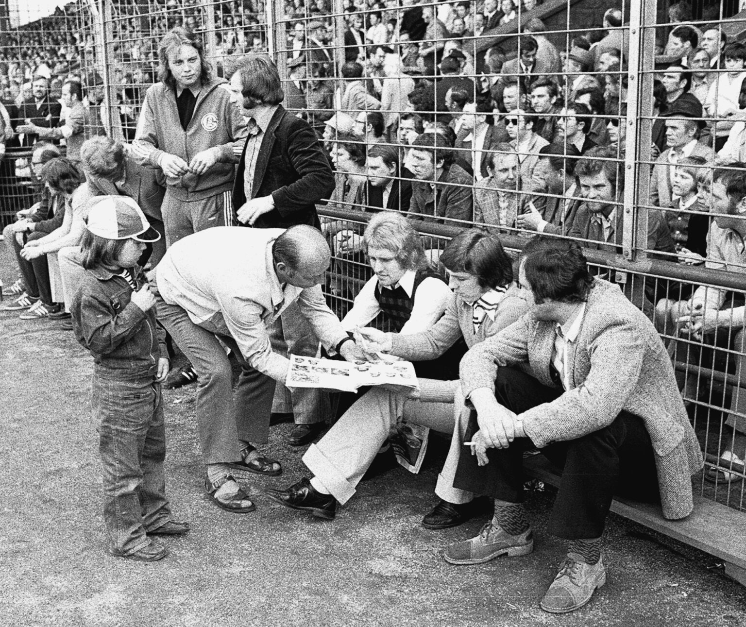 „Schalke 04 in den 70er-Jahren“: Bilder aus einer anderen Zeit – mit ...