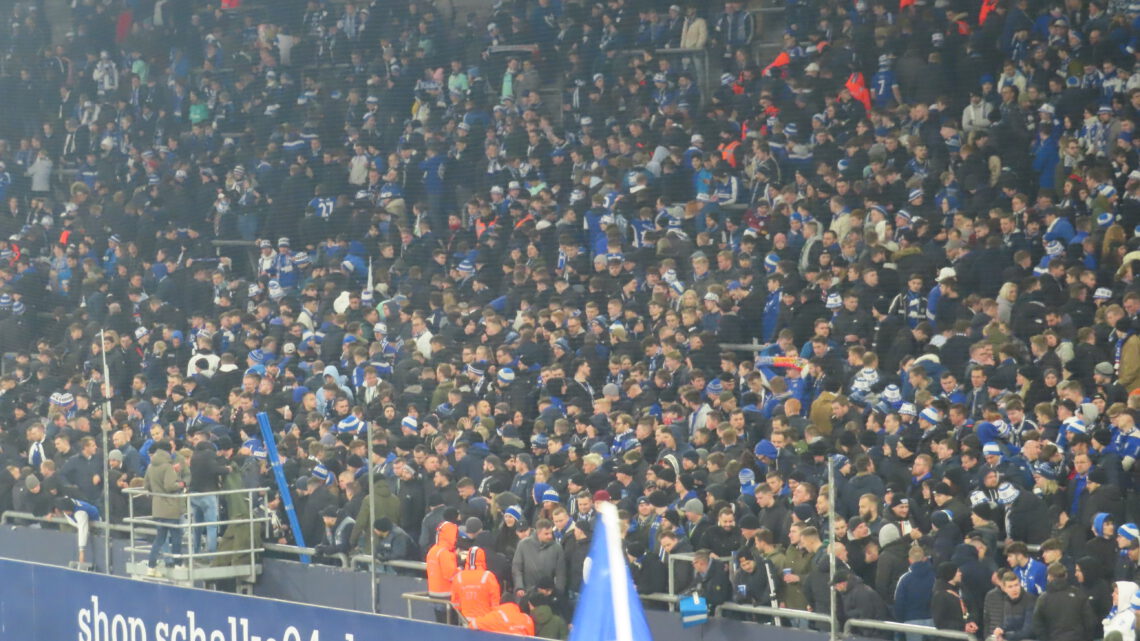 Schalke – Leipzig 1:6: Grausame erste Halbzeit lässt selbst die Nordkurve verstummen