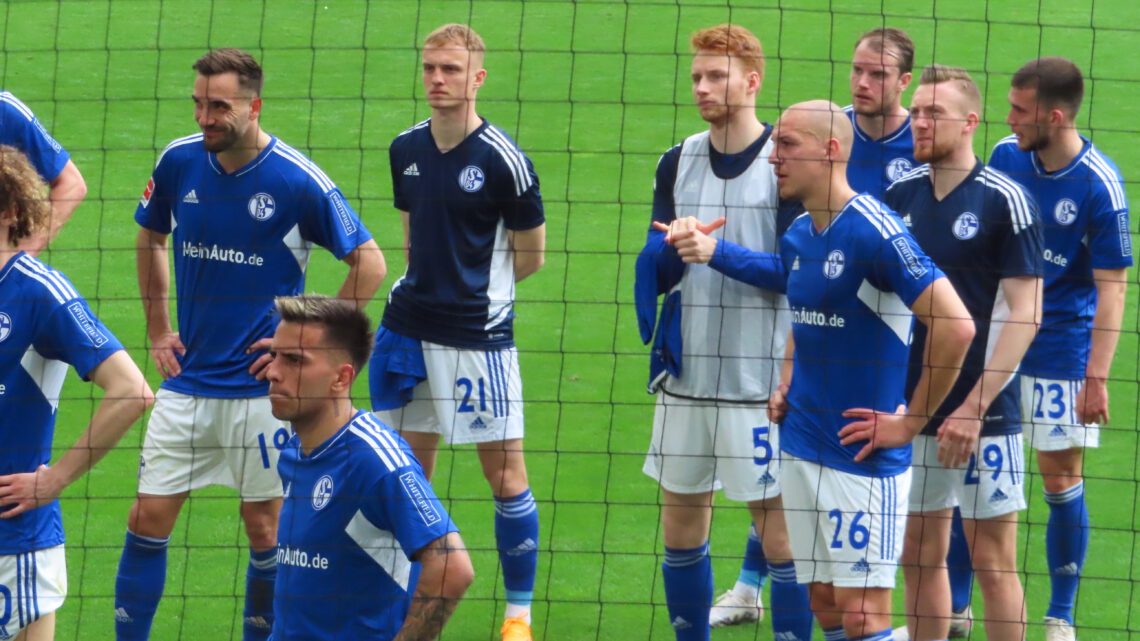 Freiburg – Schalke 4:0: Fans halten enttäuschenden Schalkern weiter treu die Stange