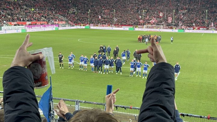 Kaiserslautern – Schalke 4:1: „Wir ham die Schnauze voll“ – Grottenkick bringt Fans in Rage
