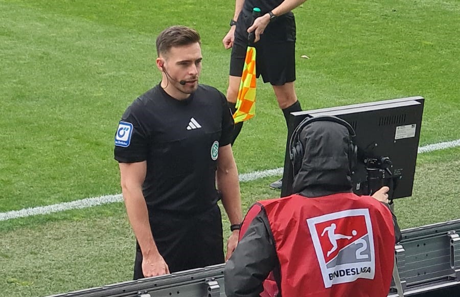 Fürth/VAR – Schalke 3:3: Karius-Verletzung als Wermutstropfen in furioser Aufholjagd Fürth/VAR – Schalke 3:3: Karius-Verletzung als Wermutstropfen in furioser Aufholjagd