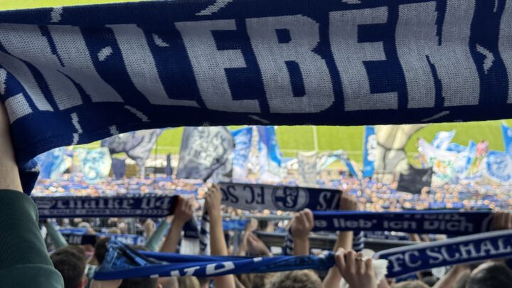 Kaiserslautern – Schalke 2:1: Frustrierte Fans schweigen die Mannschaft an