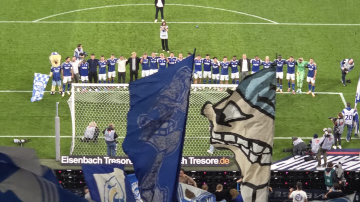 Schalke – Bochum 2:1: Die „Nummer 1 im Pott“ dreht das Spiel und wird frenetisch gefeiert