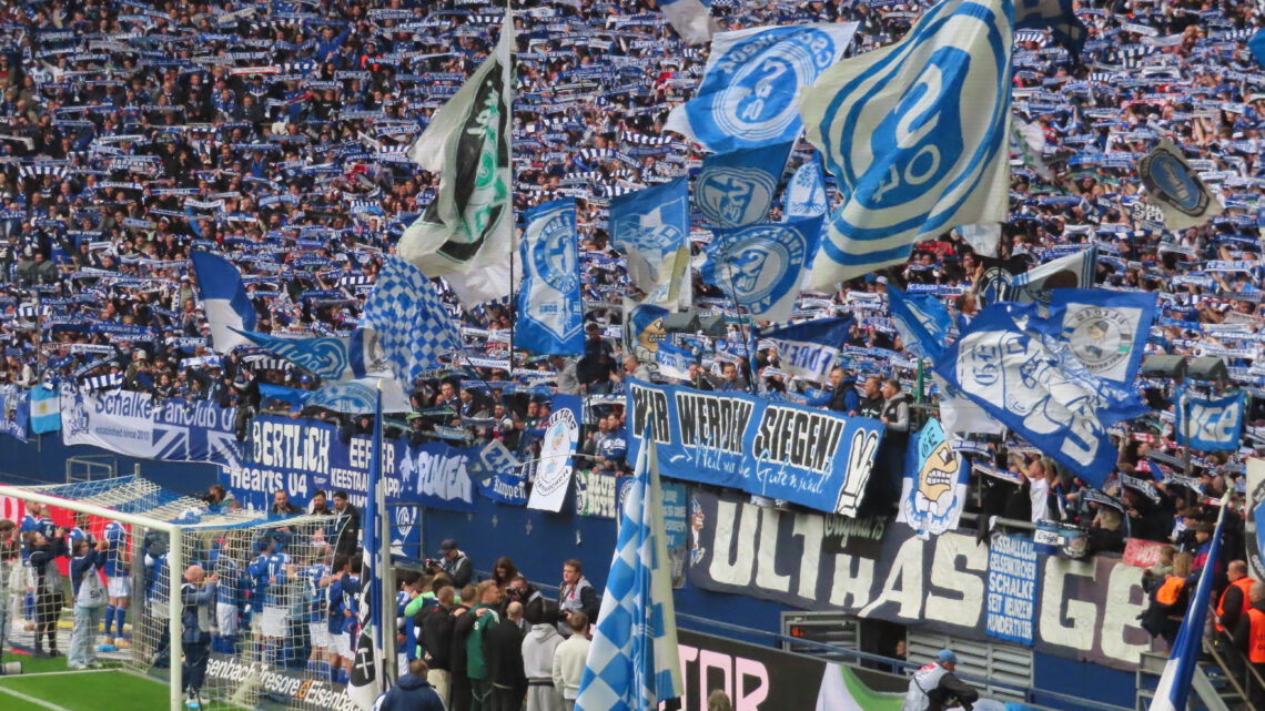 Schalke – KSC 1:0: Schalke feiert trotz Verletzungssorgen einen hochverdienten Sieg